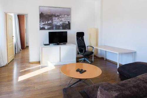 City Center 1 Bedroom Apt — 4-Star Luxury Hotel in Bucharest, Romania
