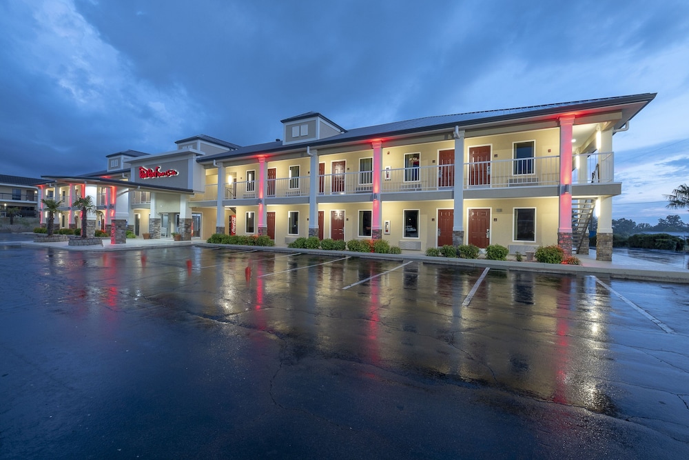 Red Roof Inn & Suites Calhoun - photo 35