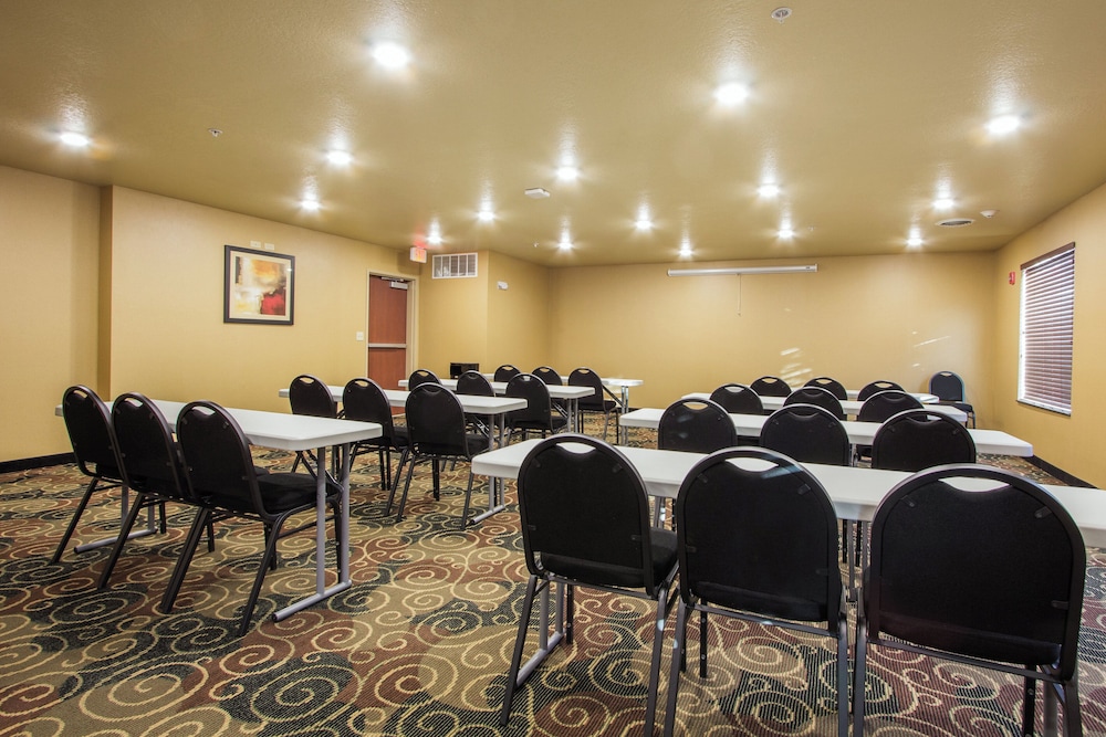 Cobblestone Inn & Suites Corry - photo 44
