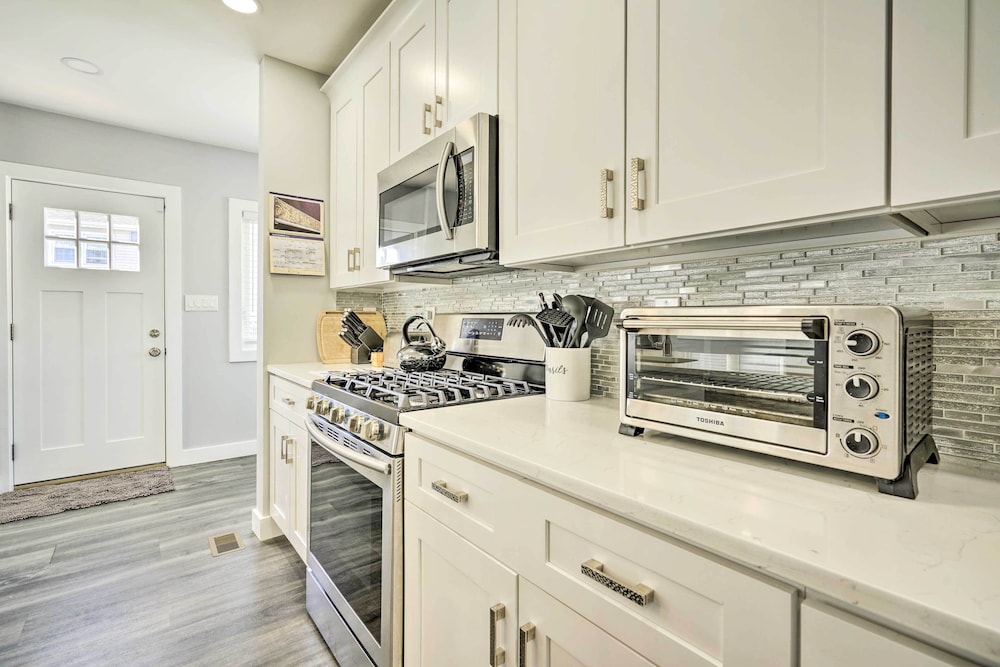Long Branch Getaway Grill 1 Block to Beach — hotel in Long Branch