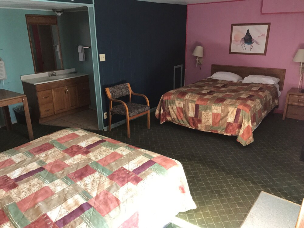 Western Inn Roswell - photo 3