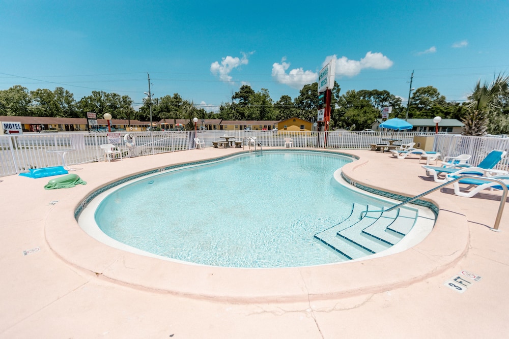Summer Breeze Motel - photo 28