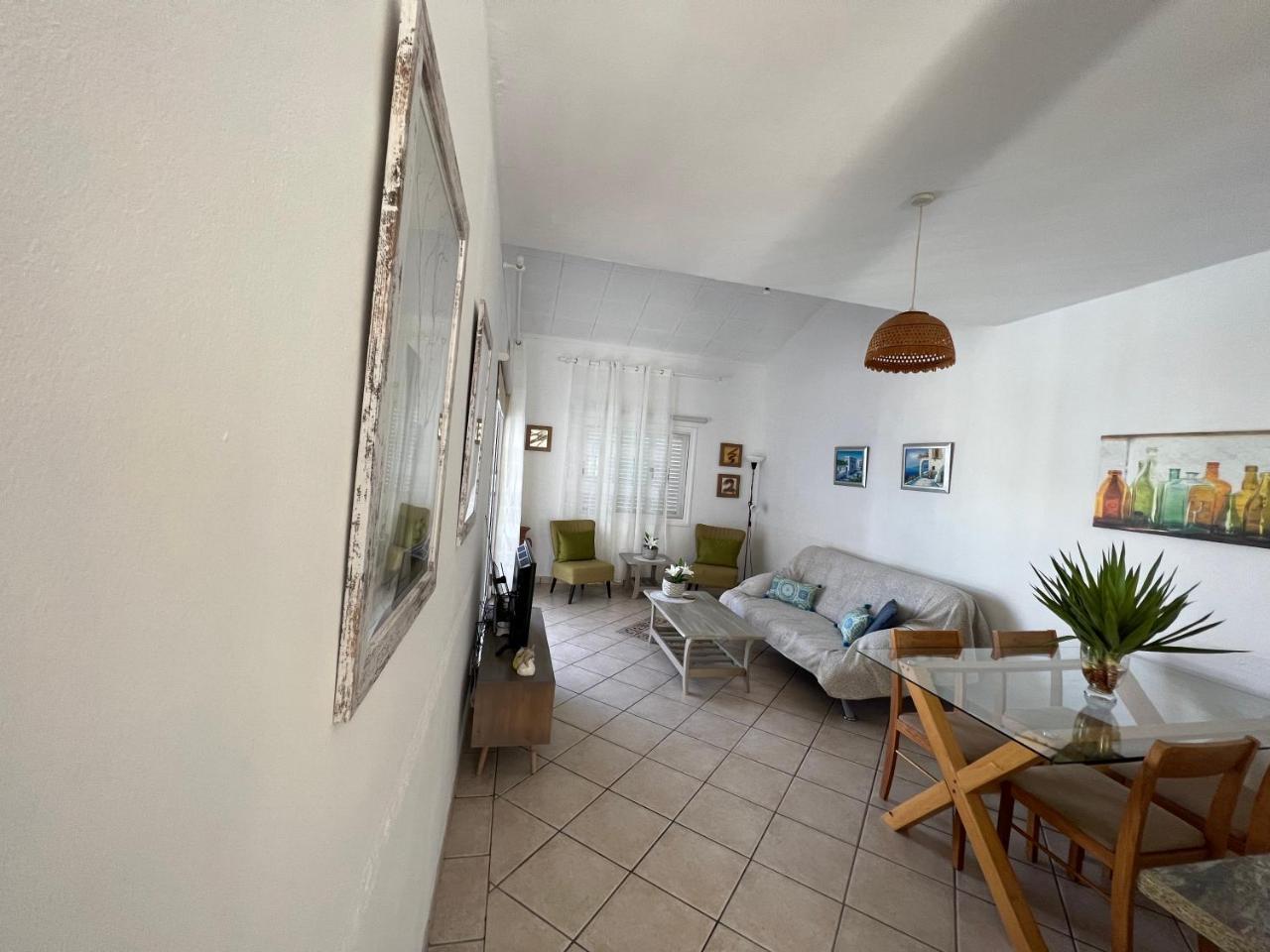 The Best prime location lovely 1 bedroom apartment — 4-Star Luxury Hotel in Paphos, Cyprus