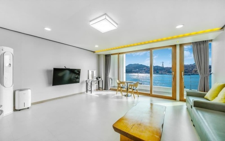 Yeosu Romance Night Sea Pension Resort in Yeosu, South Korea