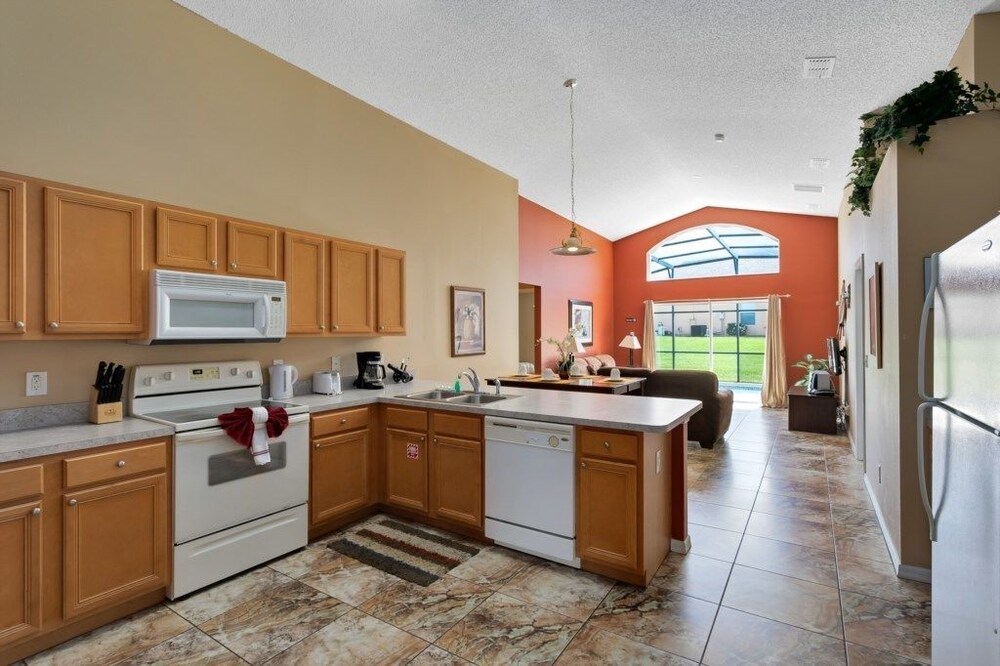Emerald Island Resort 4 bed 3 Bath With Pool spa - photo 11