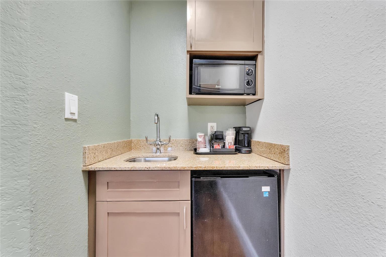 Rodeway Inn & Suites Fort Lauderdale Airport & Cruise Port - photo 50
