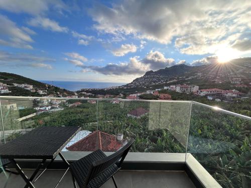 Saraiva Hills Ocean View Penthouse — 4-Star Luxury Hotel in Camara De Lobos, Portugal