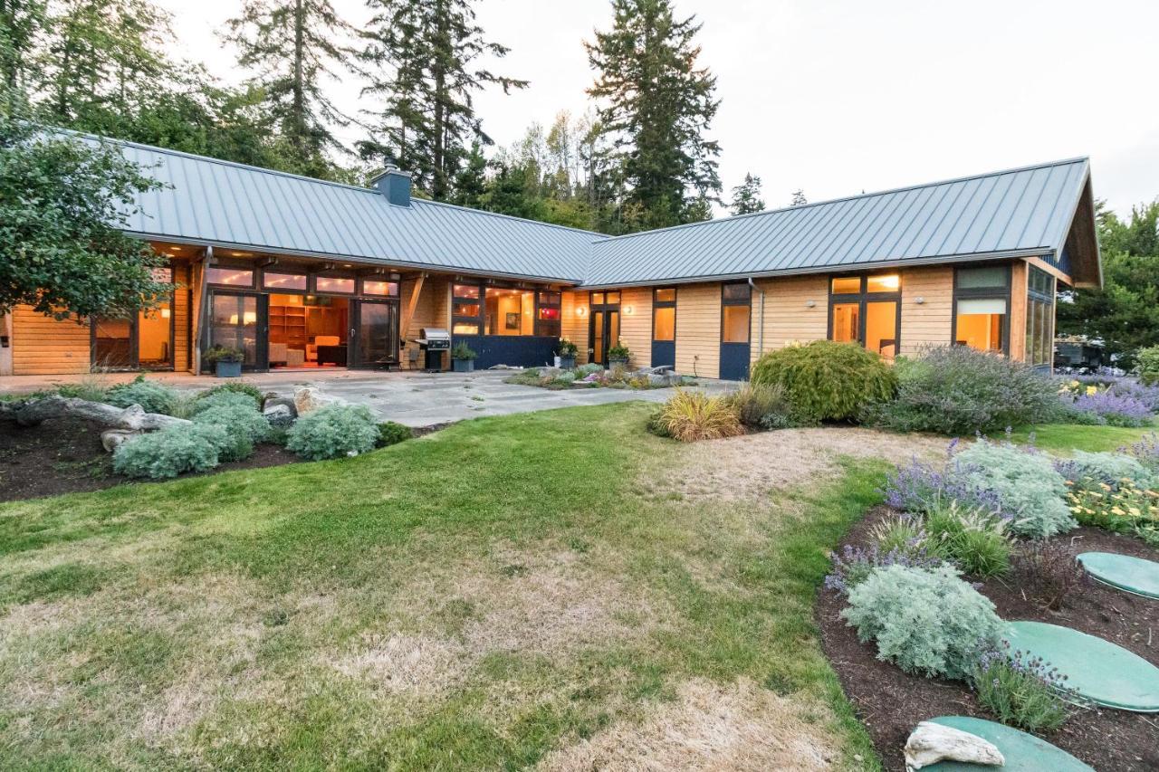 Fidalgo Island Waterfront Stunner