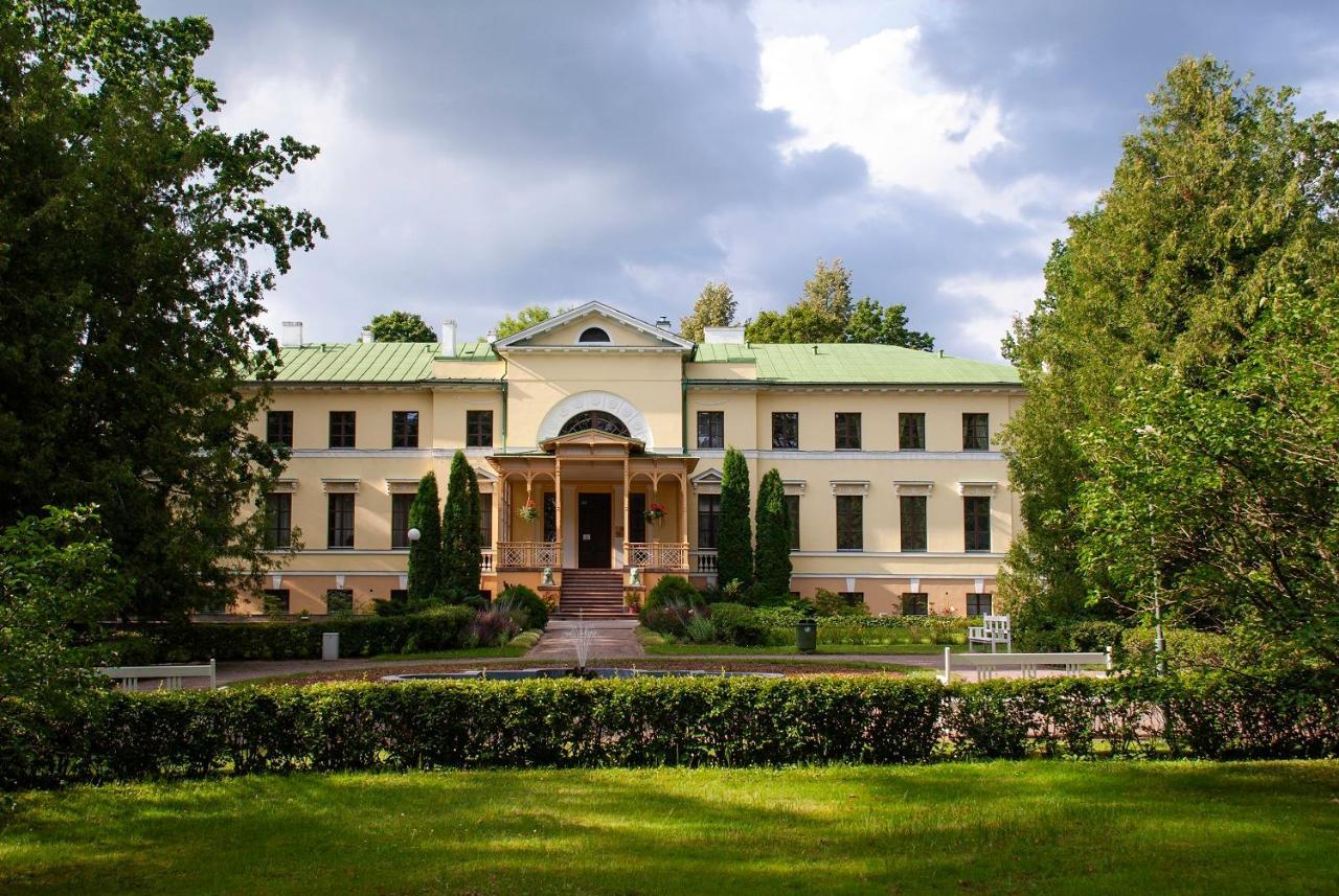 Naukšēnu muiža in Naukseni, Latvia