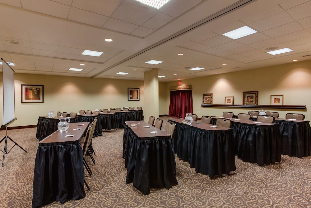 Hampton Inn Bennington - photo 35