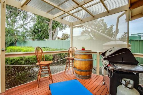 Cave Street Retreat 38 Cave Street Goolwa Beach BYO Linen — hotel in Goolwa