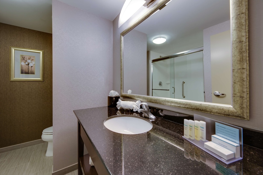 Hampton Inn & Suites Philadelphia Bensalem - photo 16
