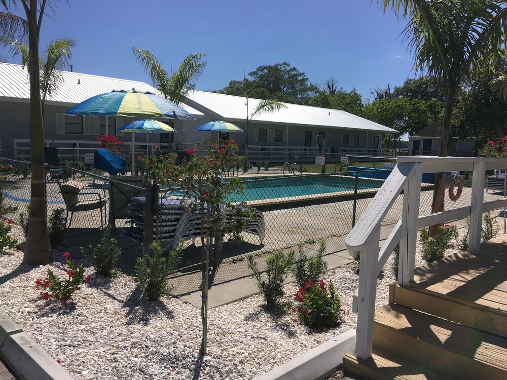 The Rivers Edge Motel - photo 26
