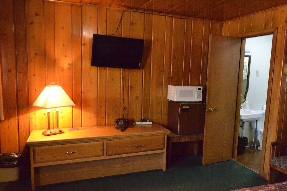 Innkeeper Motel - photo 40