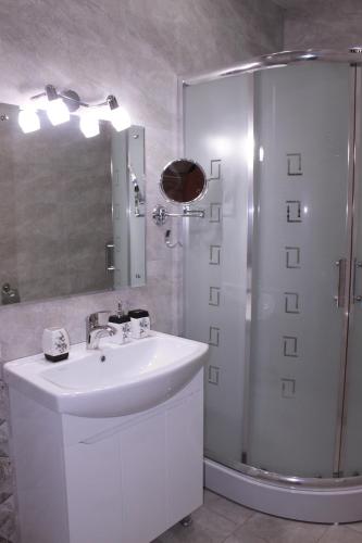 Cozy Apartment In Real Heart Of Old Tbilisi