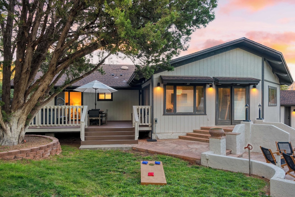 Hot Tub Sauna & Red Rock Views Near Sedona Trails Sedona Serenity Retreat by Avantstay in Sedona, United States
