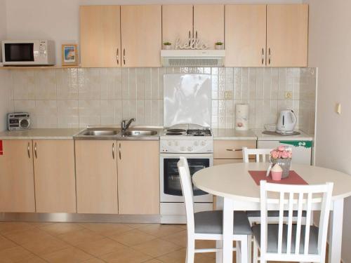 Apartments Lovro One Bedroom Apartment with Terrace and Sea View 2