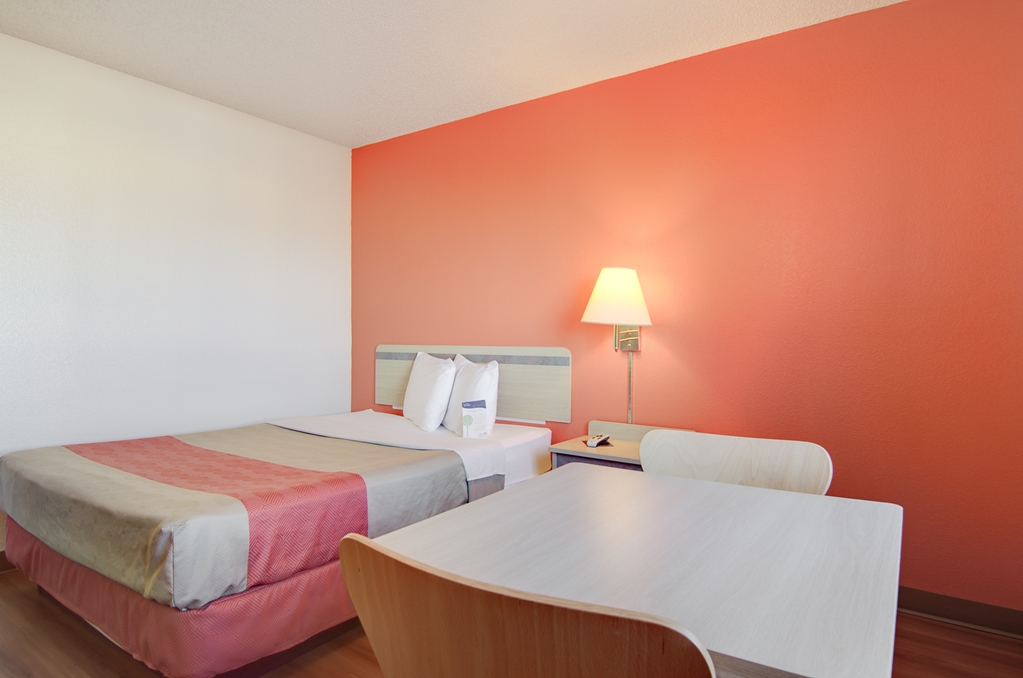Motel 6 Colby KS - photo 8