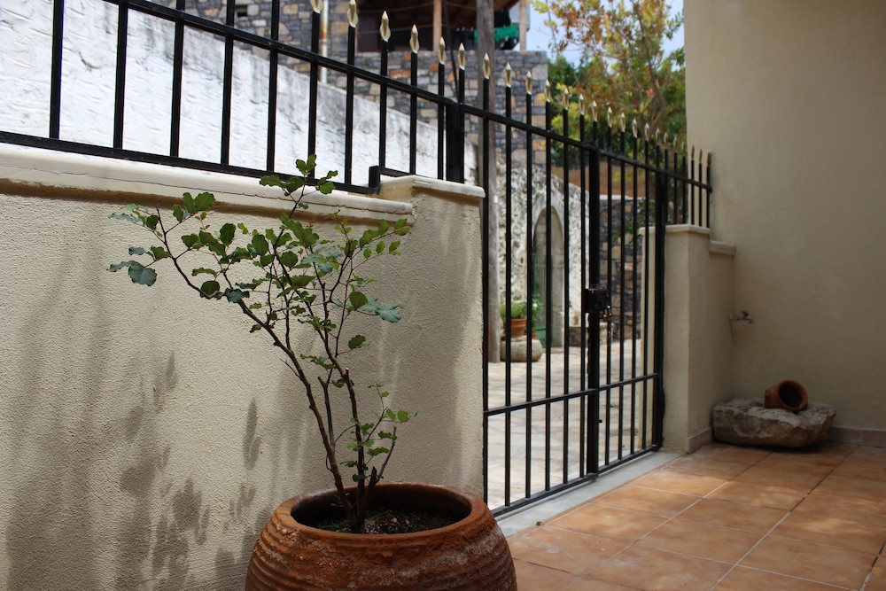 Roes apartments — Zaros — photo 2