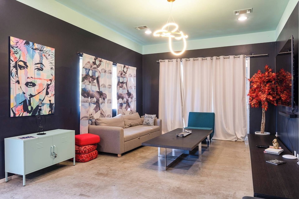 Austin Group Clubhouse 6min walk to Rainey Street in Austin, United States