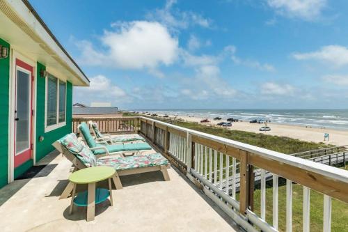 Mermaid Manor Beachfront Sun Sand Good Times — Surfside Beach