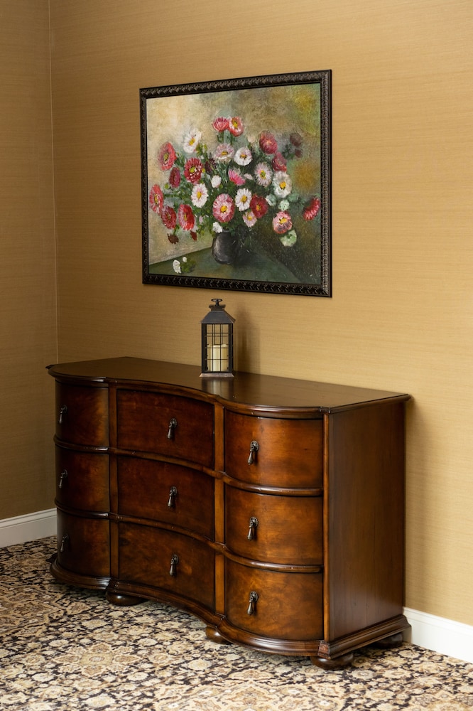 The Mount Vernon Grand Hotel - photo 31