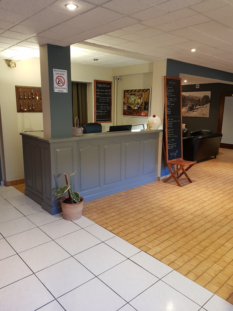 Hôtel le Brunet in Vic-Sur-Cere, France