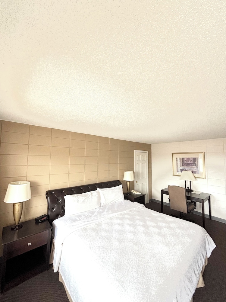 Dakota Inn - photo 12