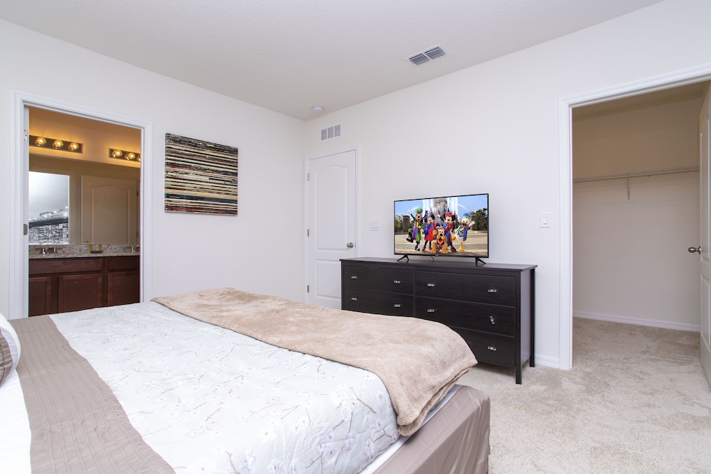 Gorgeous 5Bd w Pool & Jacuzzi @ Solterra Resort 6071 - photo 12