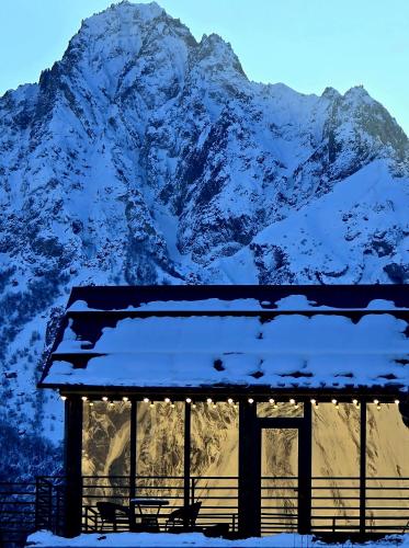 Grand Mountain Cottage — 4-Star Luxury Hotel in Step'antsminda, Georgia