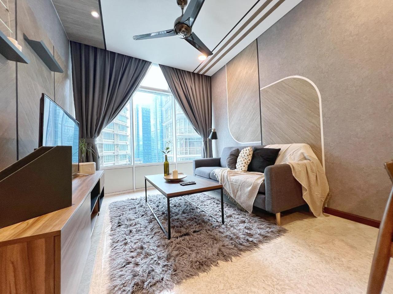 Sky Suites Modern 3BR Family Suite at KLCC — 4-Star Luxury Hotel in Kuala Lumpur, Malaysia