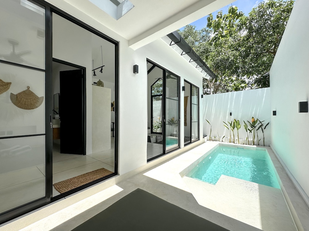 Villa Neptune Uluwatu — 4-Star Luxury Hotel in Pecatu, Indonesia
