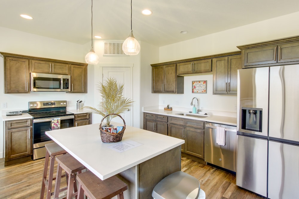 Updated Garden City Retreat Less Than 1 Mi to Bear Lake — 4-Star Luxury Hotel in Garden City, United States