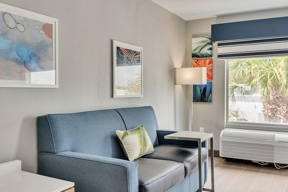 Holiday Inn Express and Suites Destin Miramar Beach by IHG - photo 21