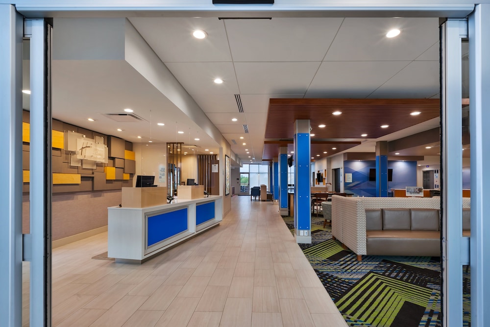 Holiday Inn Express & Suites Grand Rapids Airport South by IHG - photo 33