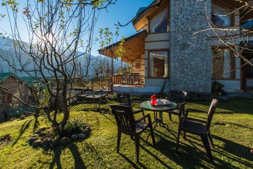 StayVista at Jodhpur House Heritage Stay Manali — 4-Star Luxury Hotel in Manali, India