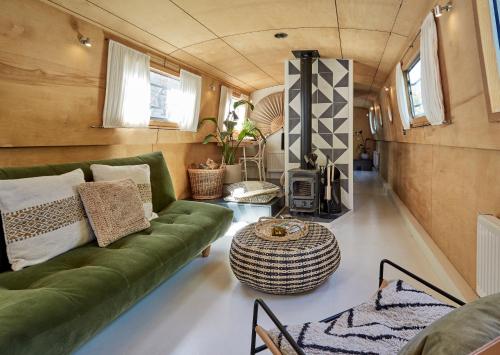 Boutique Barges - last minute hotel in London