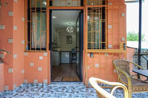 Modern 1br Apt Near Rustaveli by Wehost