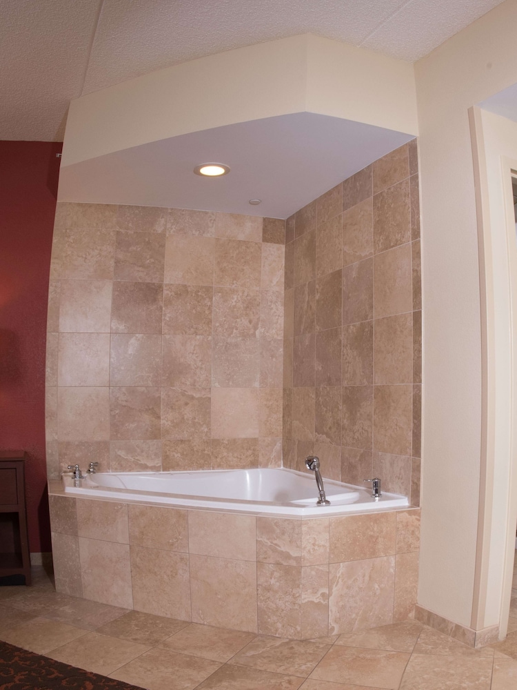 Hampton Inn & Suites Woodstock VA - photo 48