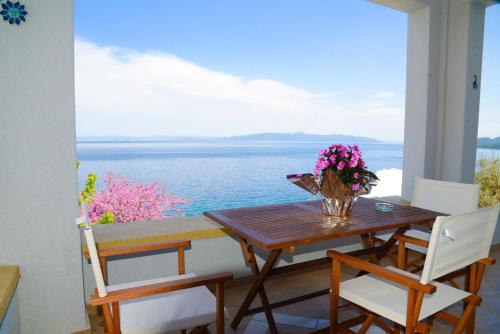 Goddesses Villa 2 in Nies — 4-Star Luxury Hotel in Almyros, Greece
