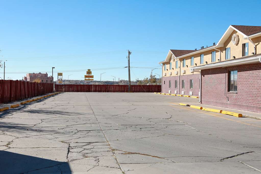 Super 8 by Wyndham Gallup - photo 4