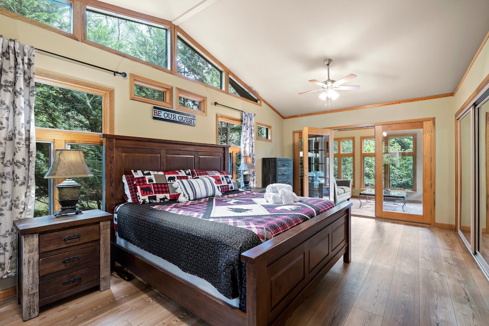 Rivers Edge - carbon neutral hotel in Cullowhee