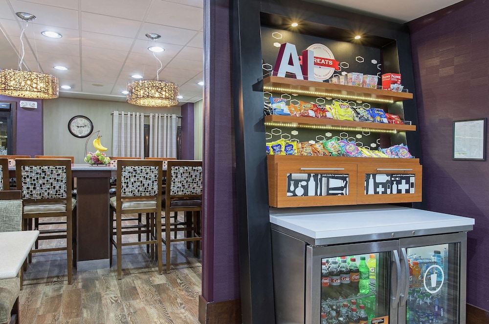 Hampton Inn Cullman - photo 30