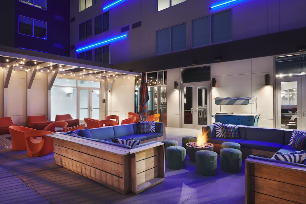 Aloft Atlanta Perimeter Center - photo 15