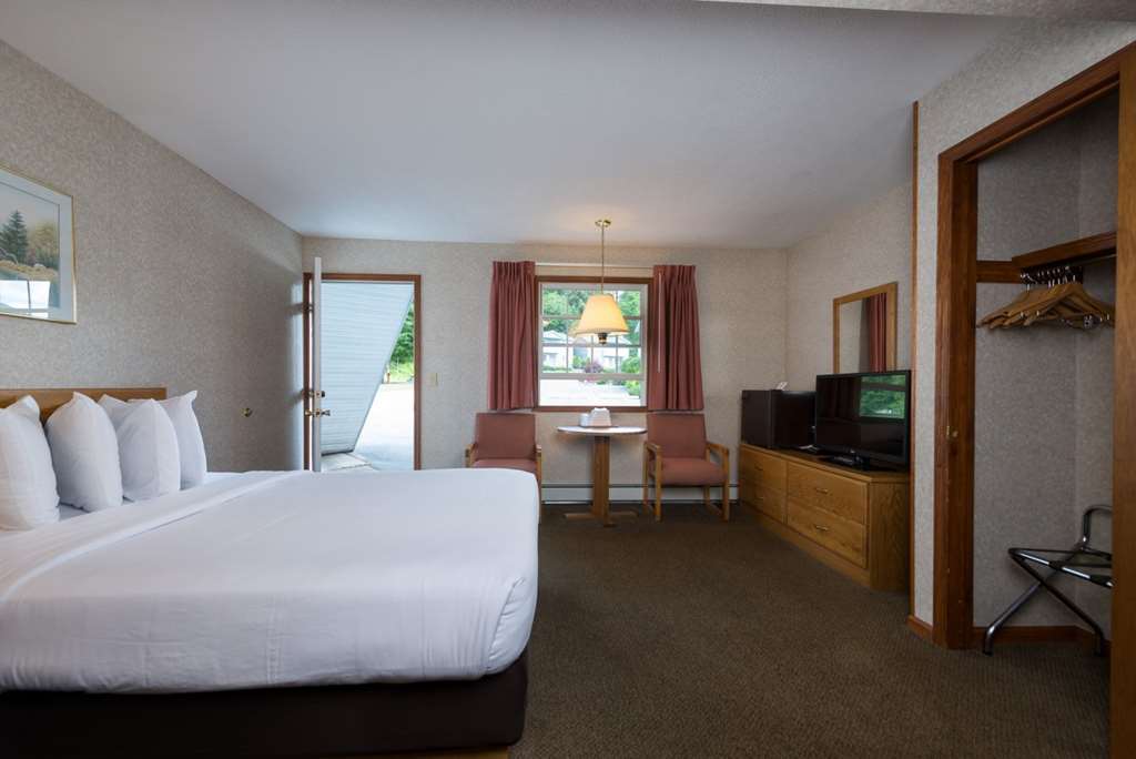 Adirondack Retreat Inn & Suites - photo 11