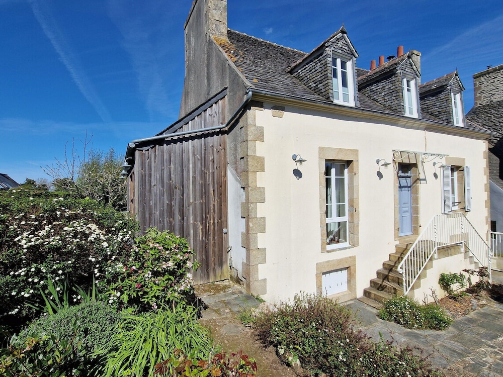 4 Family Home Walking Distance to the Beach — 4-Star Luxury Hotel in Locquirec, France