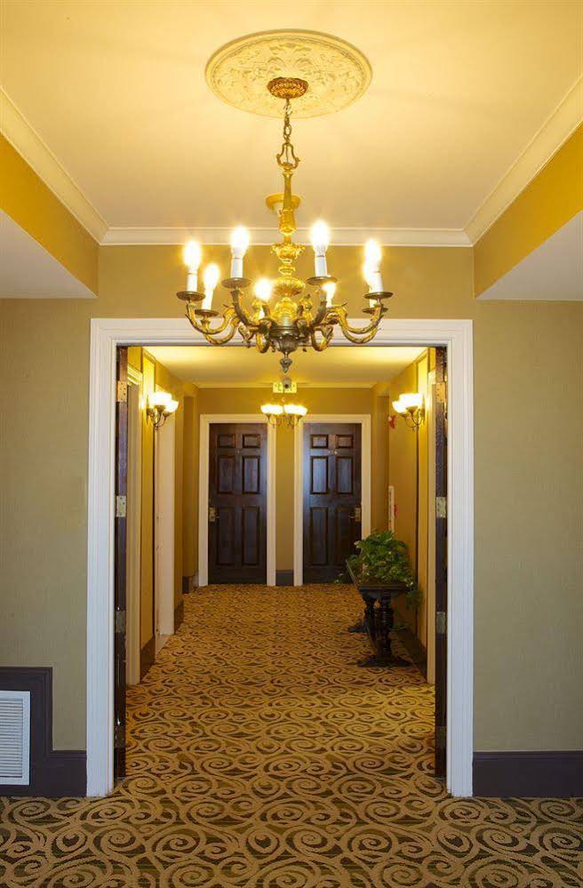 Best Western Plus San Pedro Hotel & Suites - photo 4