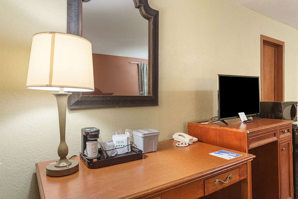 Rodeway Inn Wauseon - photo 18