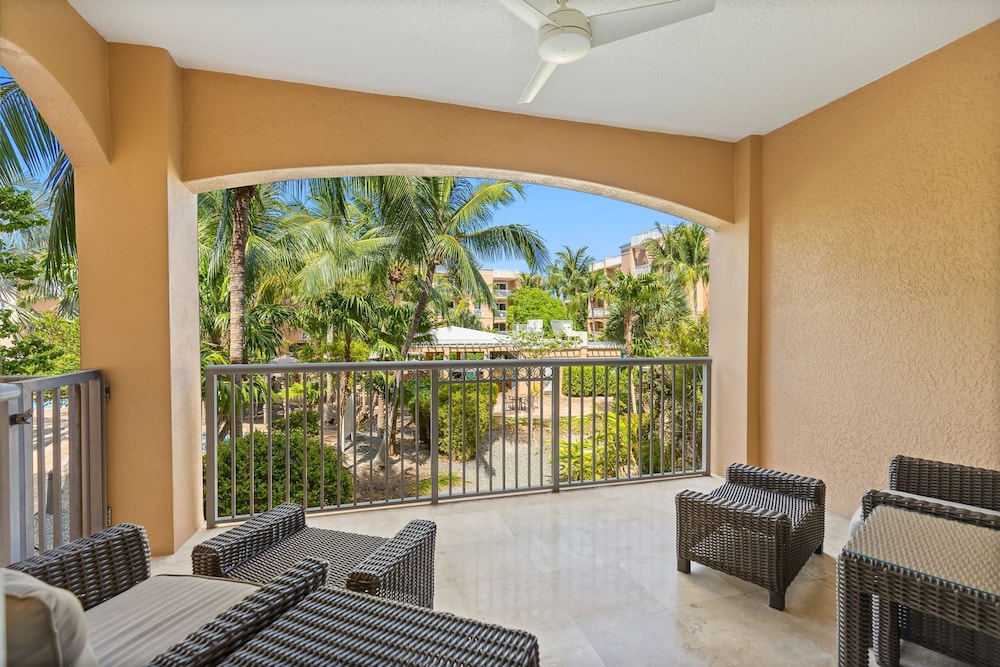 Resort View 1BR Suite With Direct Pool Access - photo 2