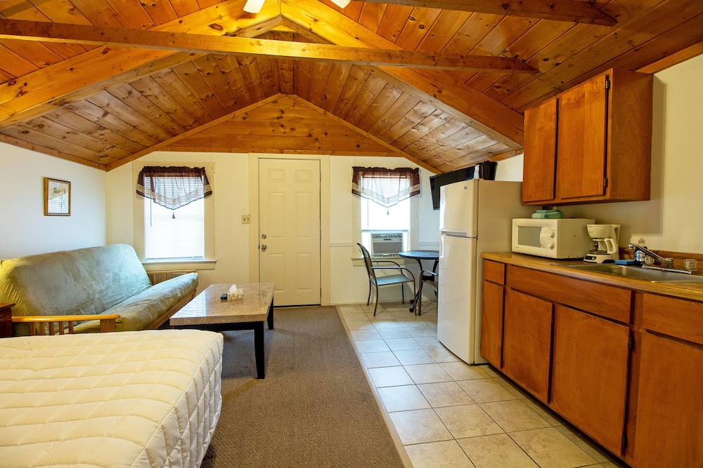 Half Moon Motel & Cottages - photo 25